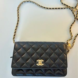 Chanel pearl crush wallet on chain